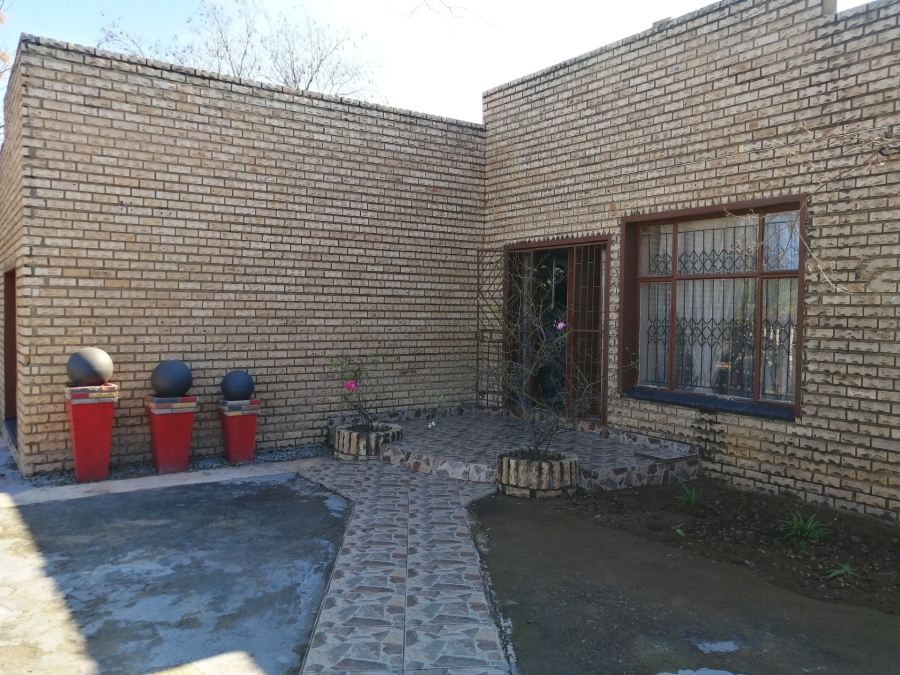 3 Bedroom Property for Sale in Roosheuwel Ext 2 North West